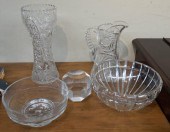 GROUP OF CRYSTAL TABLE ARTICLE