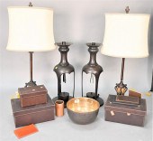 GROUP OF DECORATIVE ITEMS, TO
