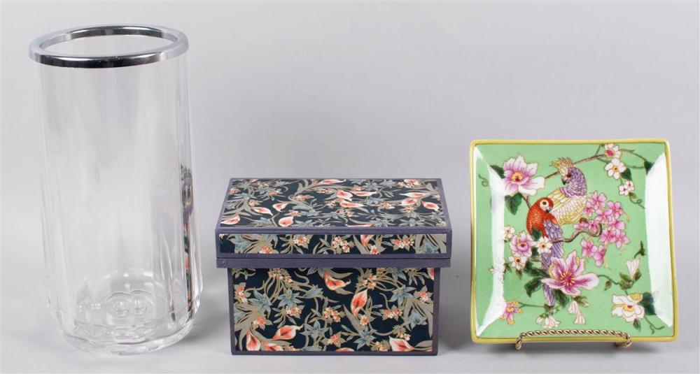 GROUP OF DECORATIVE ITEMSGROUP OF