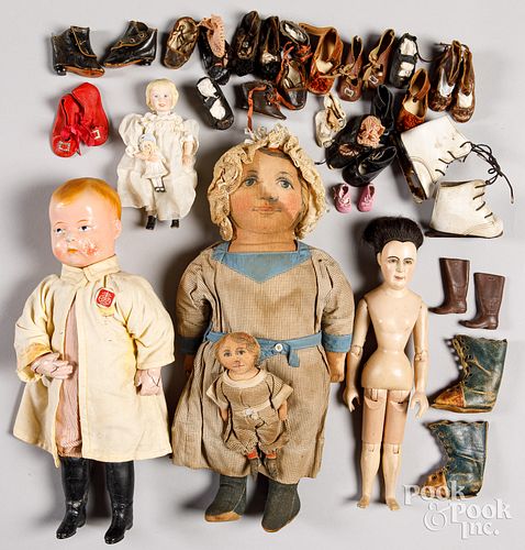 GROUP OF DOLLSGroup of dolls, to