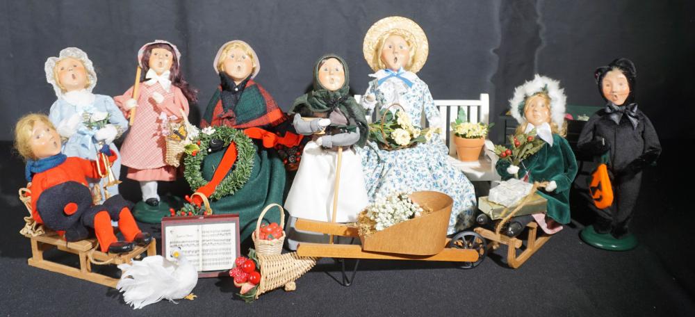 GROUP OF EIGHT BYERS CHOICE FIGURES