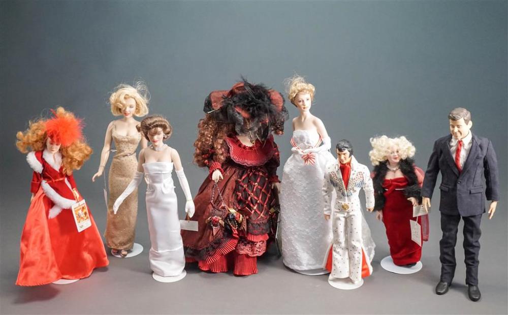 GROUP OF EIGHT COLLECTIBLE,