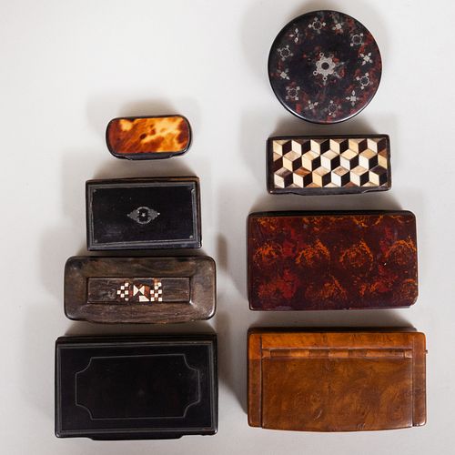 GROUP OF EIGHT WOOD AND HORN
