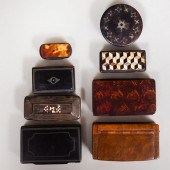 GROUP OF EIGHT WOOD AND HORN S