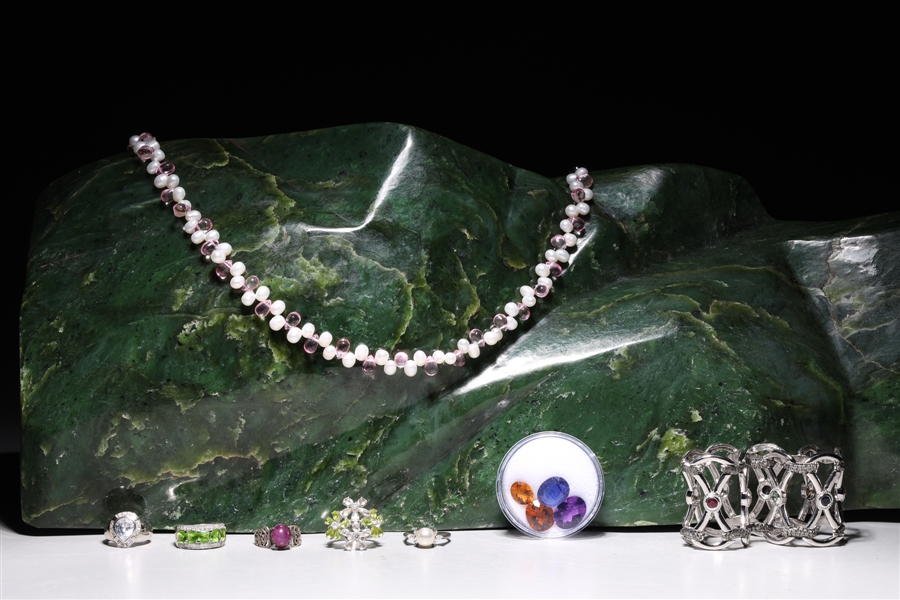 Group of eleven assorted pieces