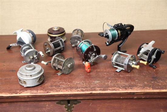 GROUP OF ELEVEN FISHING REELS.