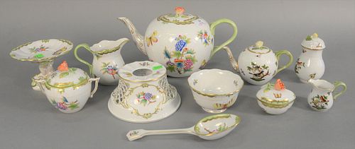 GROUP OF ELEVEN HEREND QUEEN