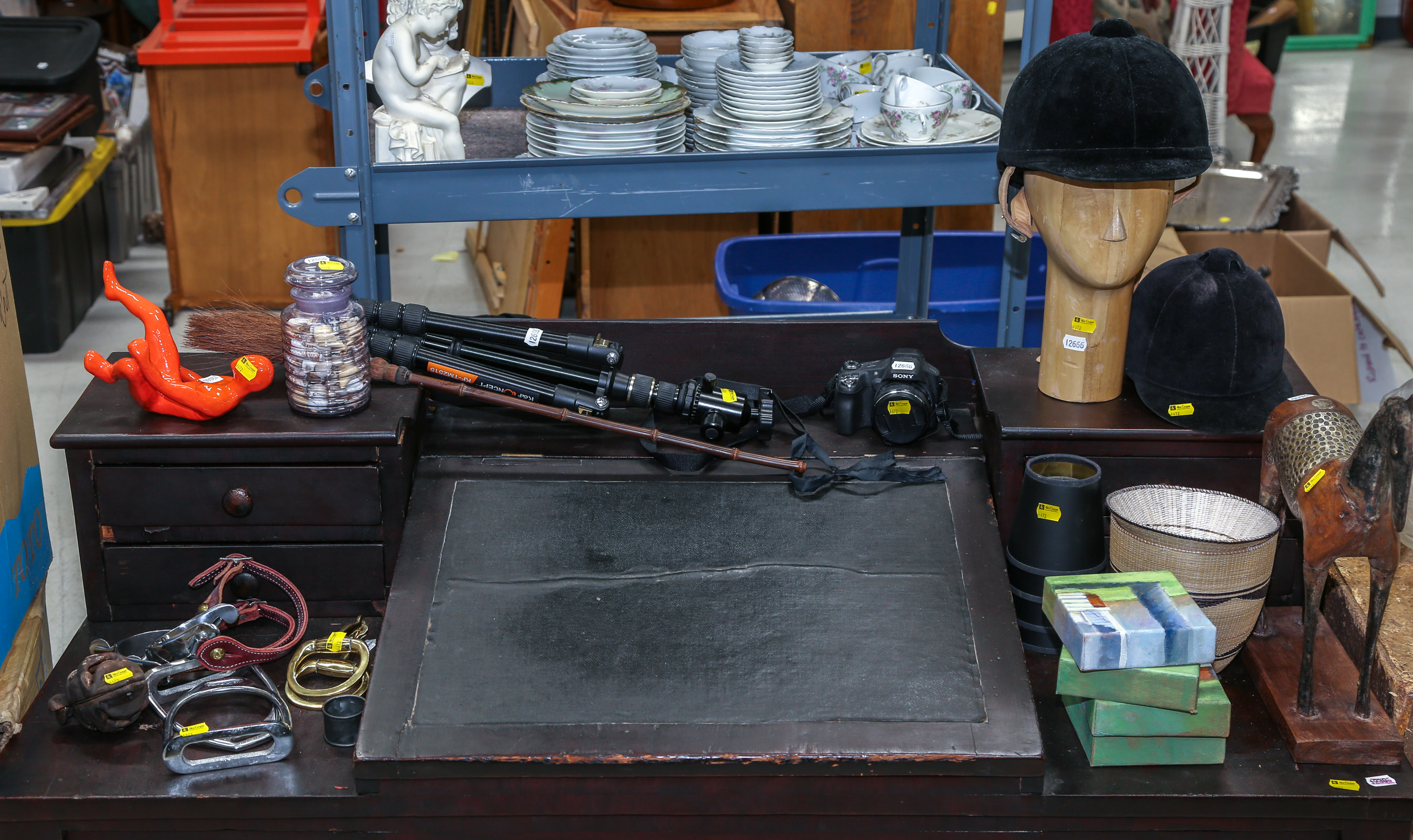 GROUP OF EQUESTRIAN ACCESSORIES &