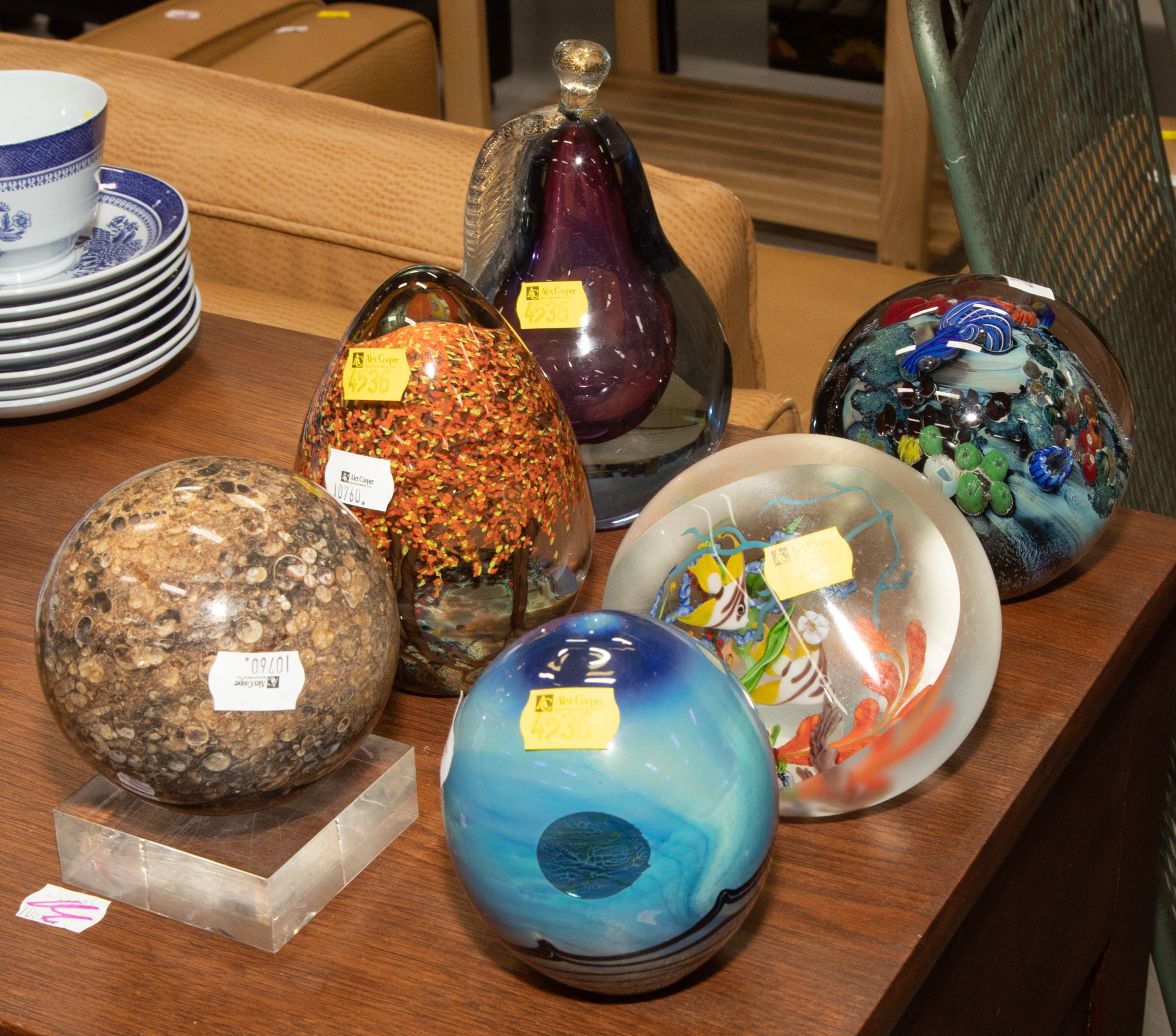 GROUP OF FIVE ART GLASS