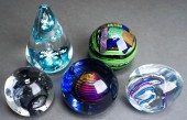 GROUP OF FIVE ASSORTED ART GLA