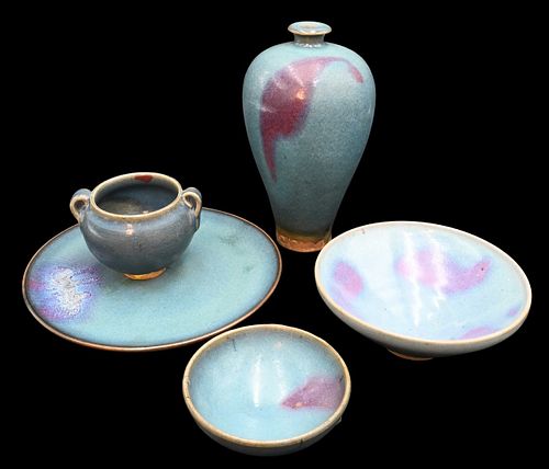 GROUP OF FIVE CHINESE CERAMIC