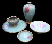 GROUP OF FIVE CHINESE CERAMIC