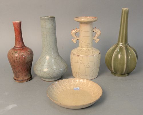 GROUP OF FIVE CHINESE PORCELAIN
