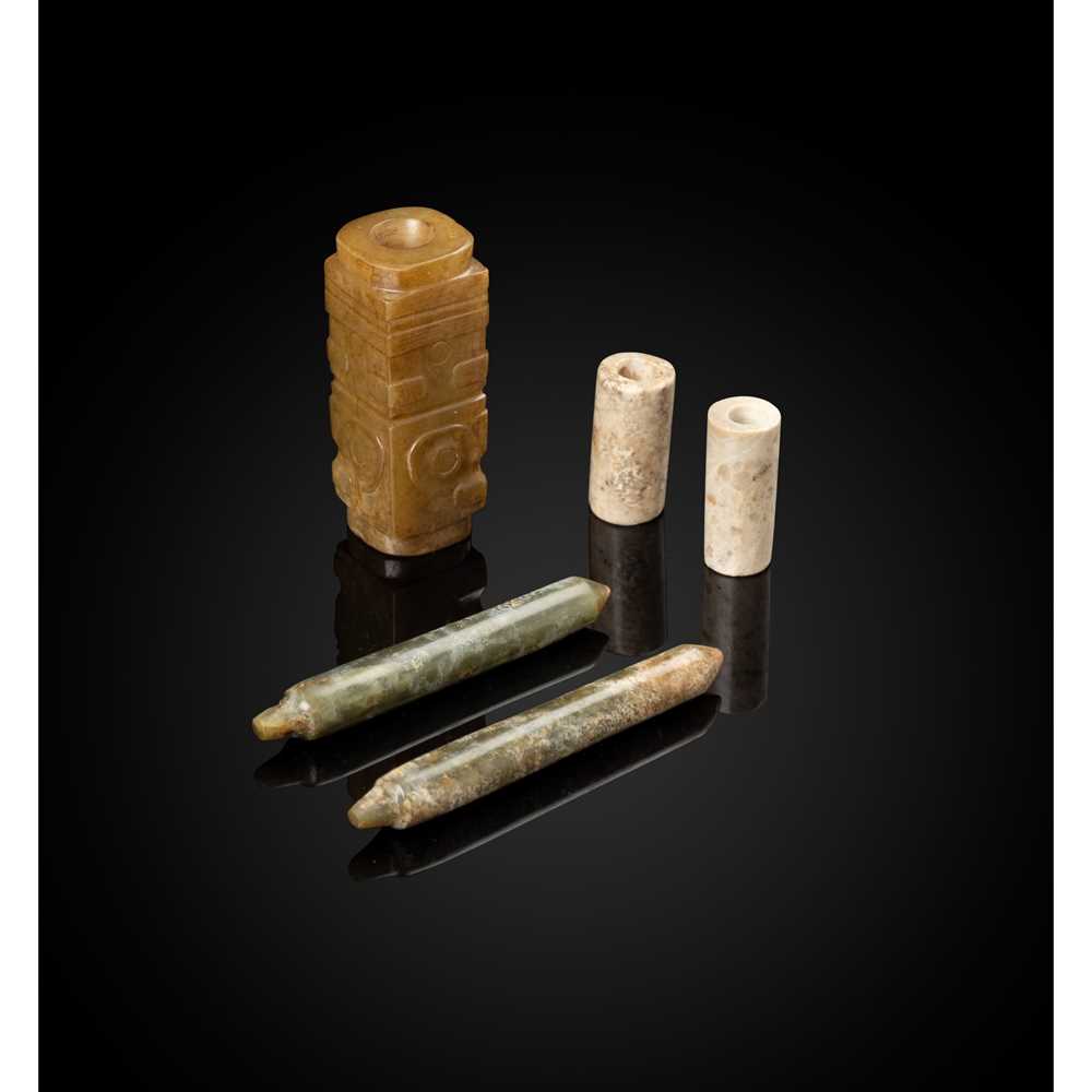 GROUP OF FIVE JADE ORNAMENTS