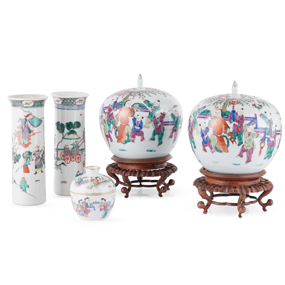 GROUP OF FIVE PORCELAIN WARES
