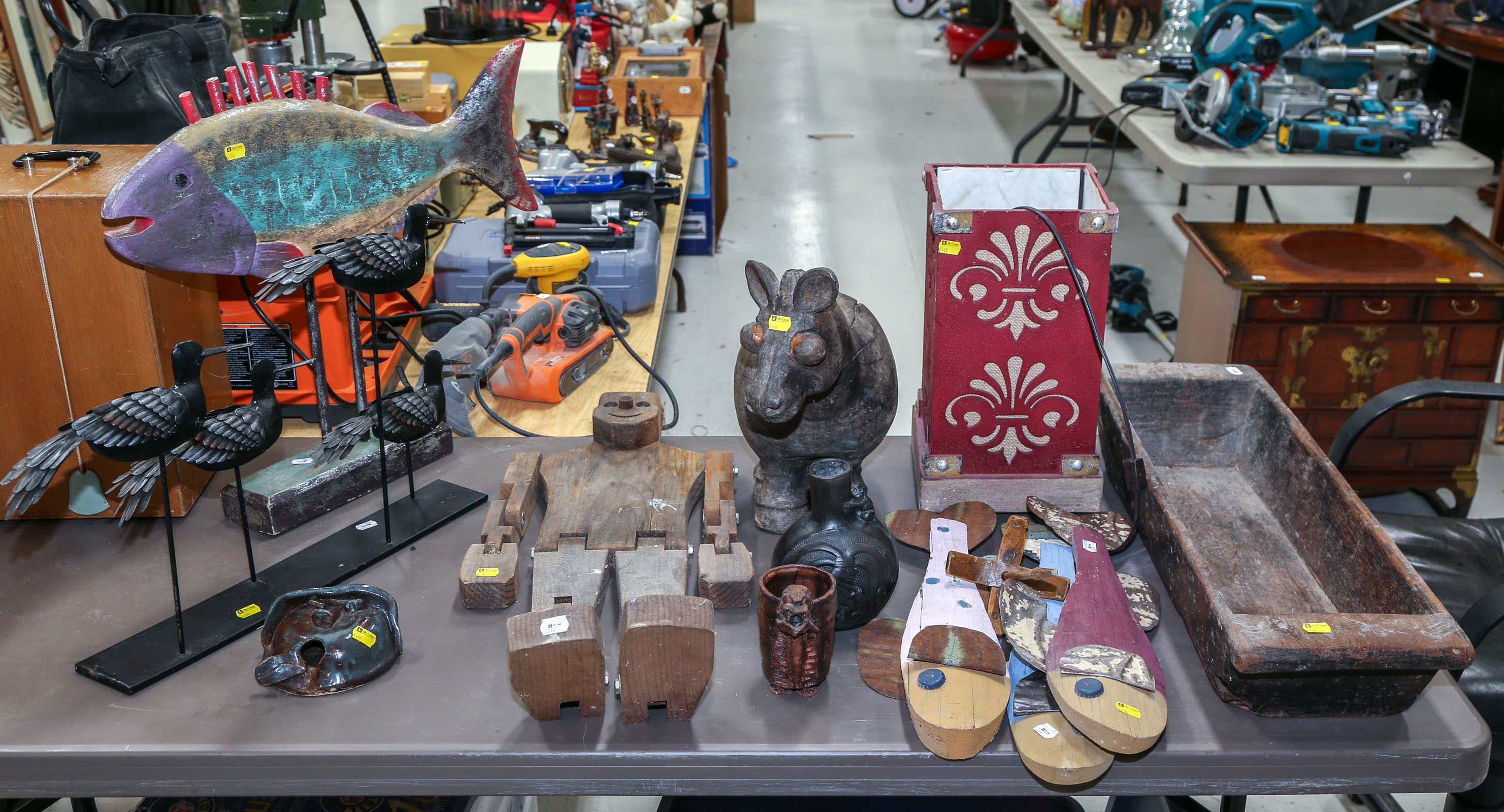 GROUP OF FOLK ART STYLE ITEMS