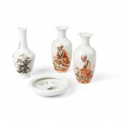 GROUP OF FOUR FAMILLE ROSE POR