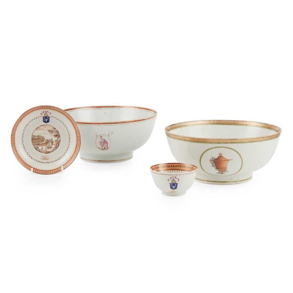 GROUP OF FOUR FAMILLE ROSE WARES