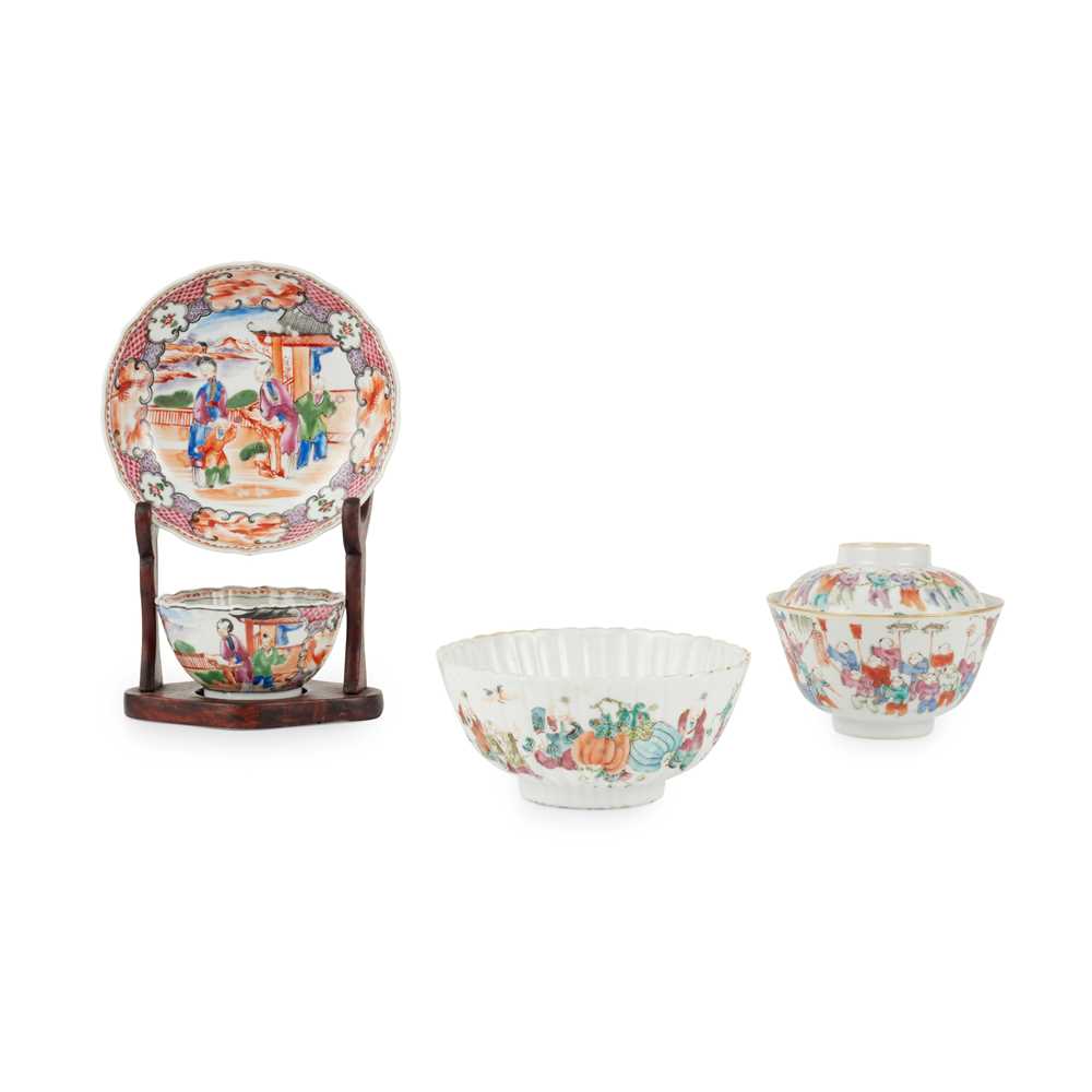 GROUP OF FOUR FAMILLE ROSE WARES