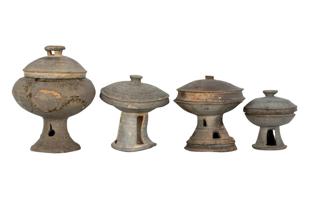 GROUP OF FOUR KOREAN PEDESTAL BOWLS