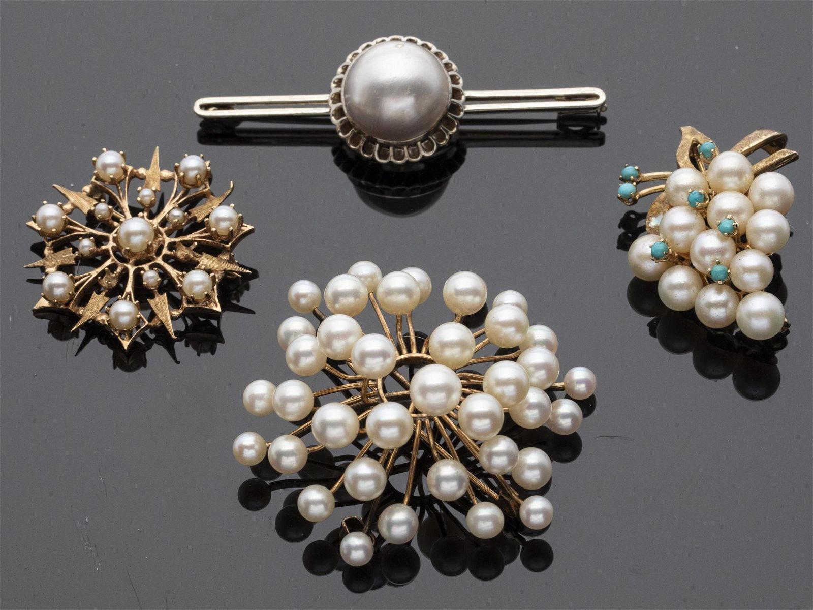 GROUP OF FOUR PEARL AND GOLD