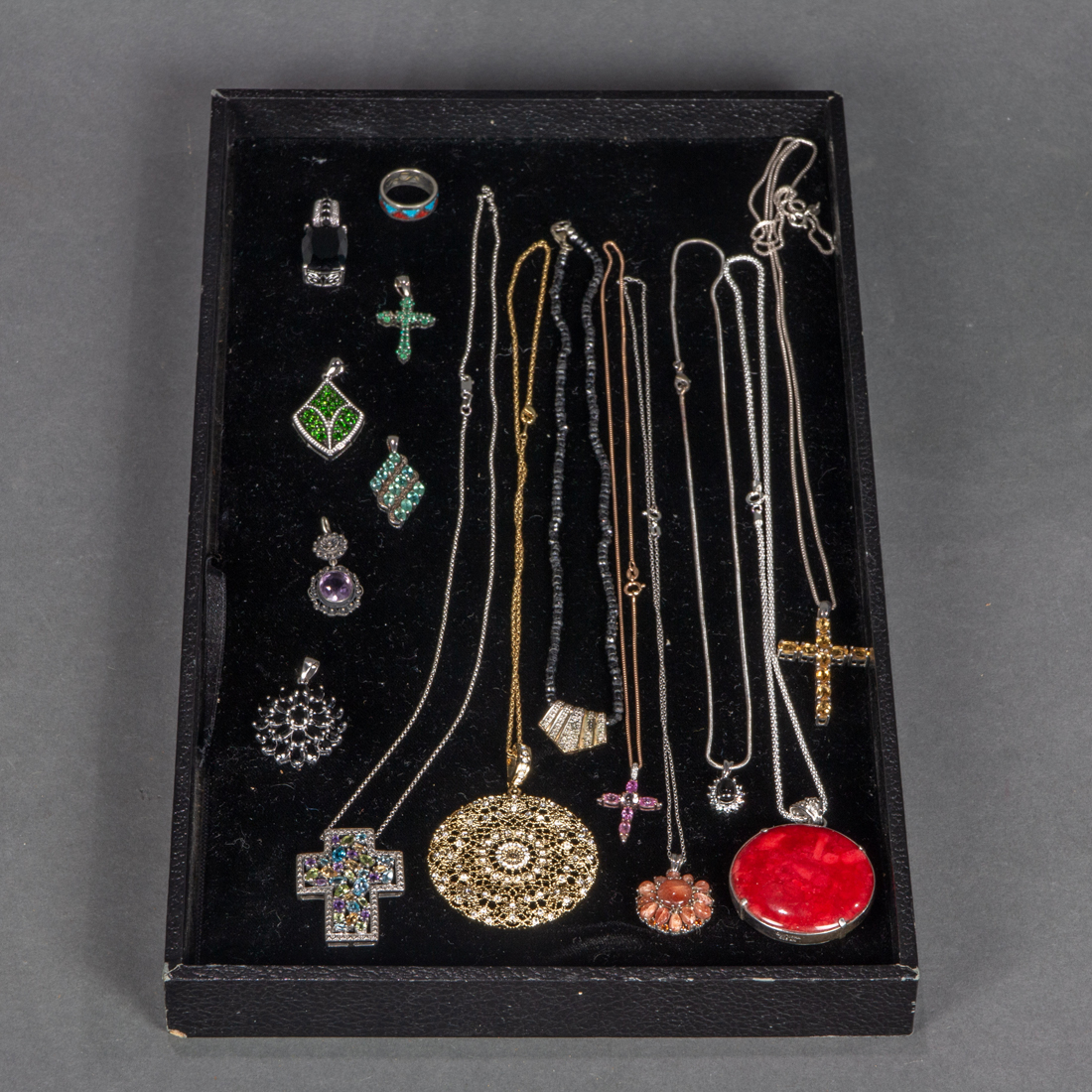 GROUP OF FOURTEEN MAINLY PENDANTS