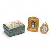 GROUP OF FRENCH ACCESSORIES IN