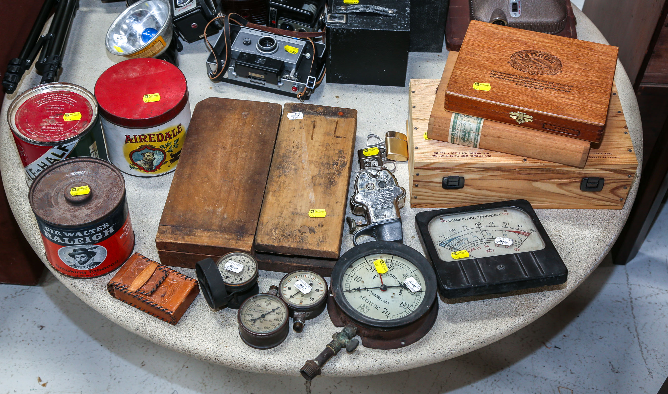 GROUP OF GADGETS & TOBACCO