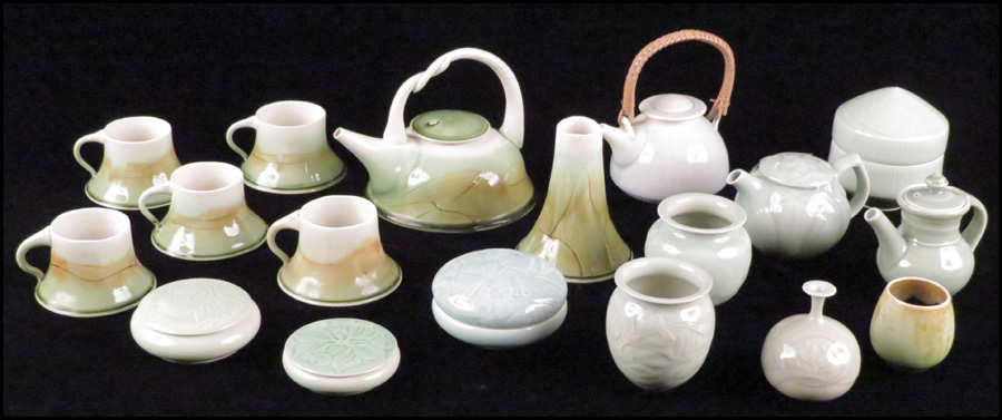 GROUP OF GALE LURIE POTTERY.