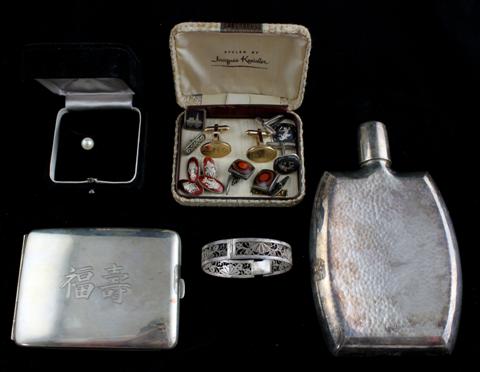 GROUP OF GENTLEMAN'S ACCESSORIES