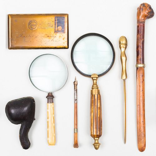 GROUP OF GENTLEMAN'S DESK