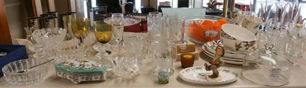 GROUP OF GLASS BOWLS, STEMWARE,