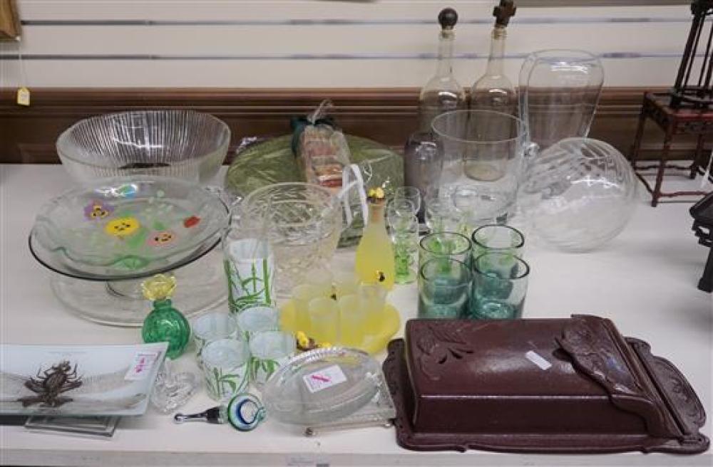 GROUP OF GLASS TABLE ARTICLES AND A