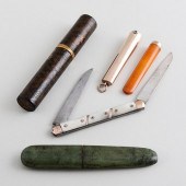 GROUP OF GOLD AND GILT-METAL-M
