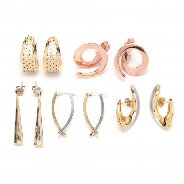 GROUP OF GOLD EARRINGS To
