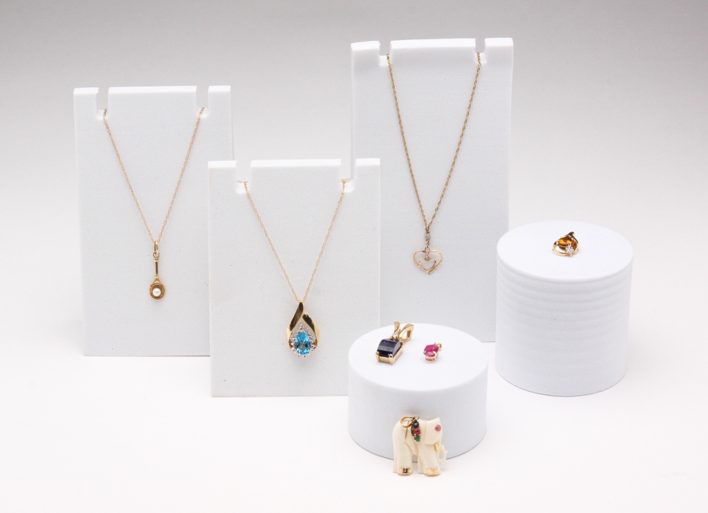 GROUP OF GOLD GEM SET PENDANTS.