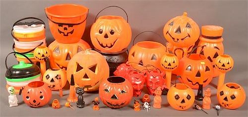 GROUP OF HALLOWEEN PLASTIC