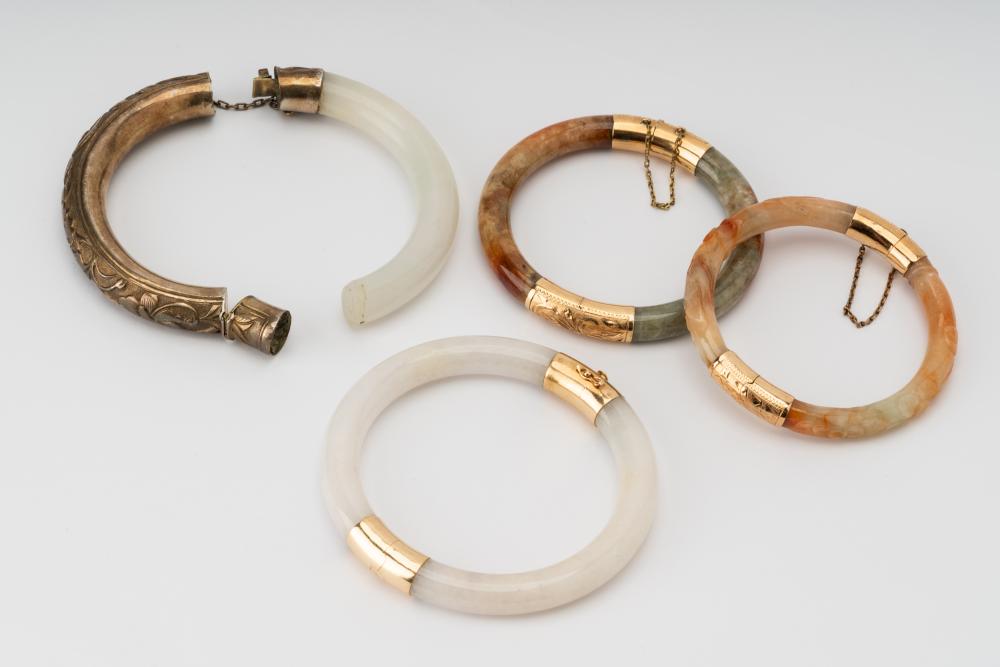 GROUP OF HARD STONE & GOLD