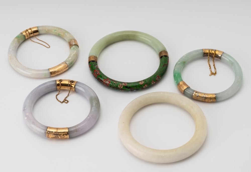 GROUP OF HARDSTONE & GOLD