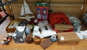 GROUP OF HOLIDAY DECORATIONS,