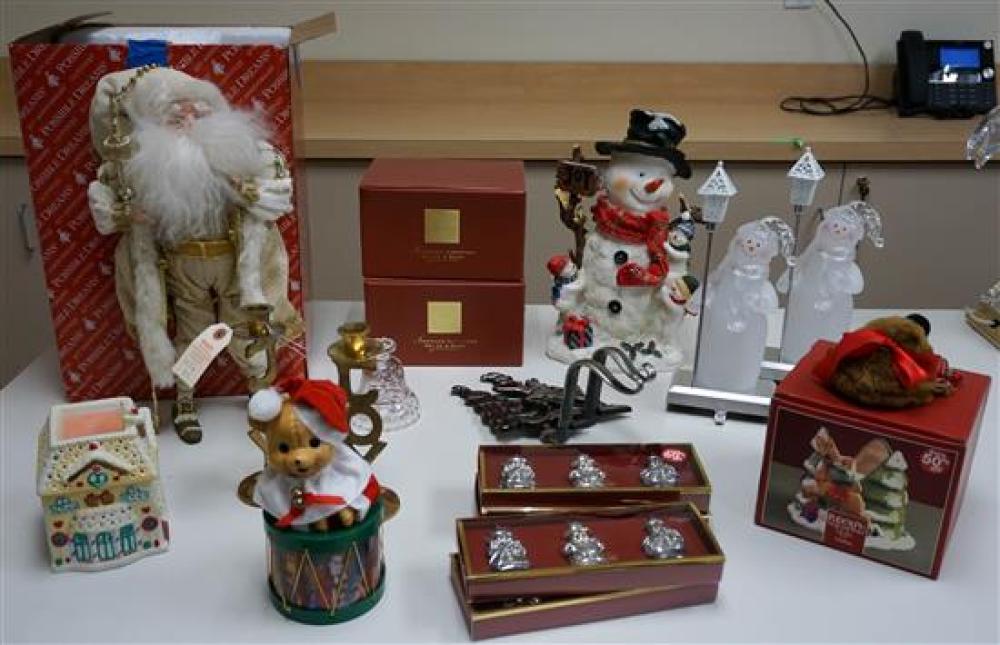 GROUP OF HOLIDAY DECORATIONSGroup