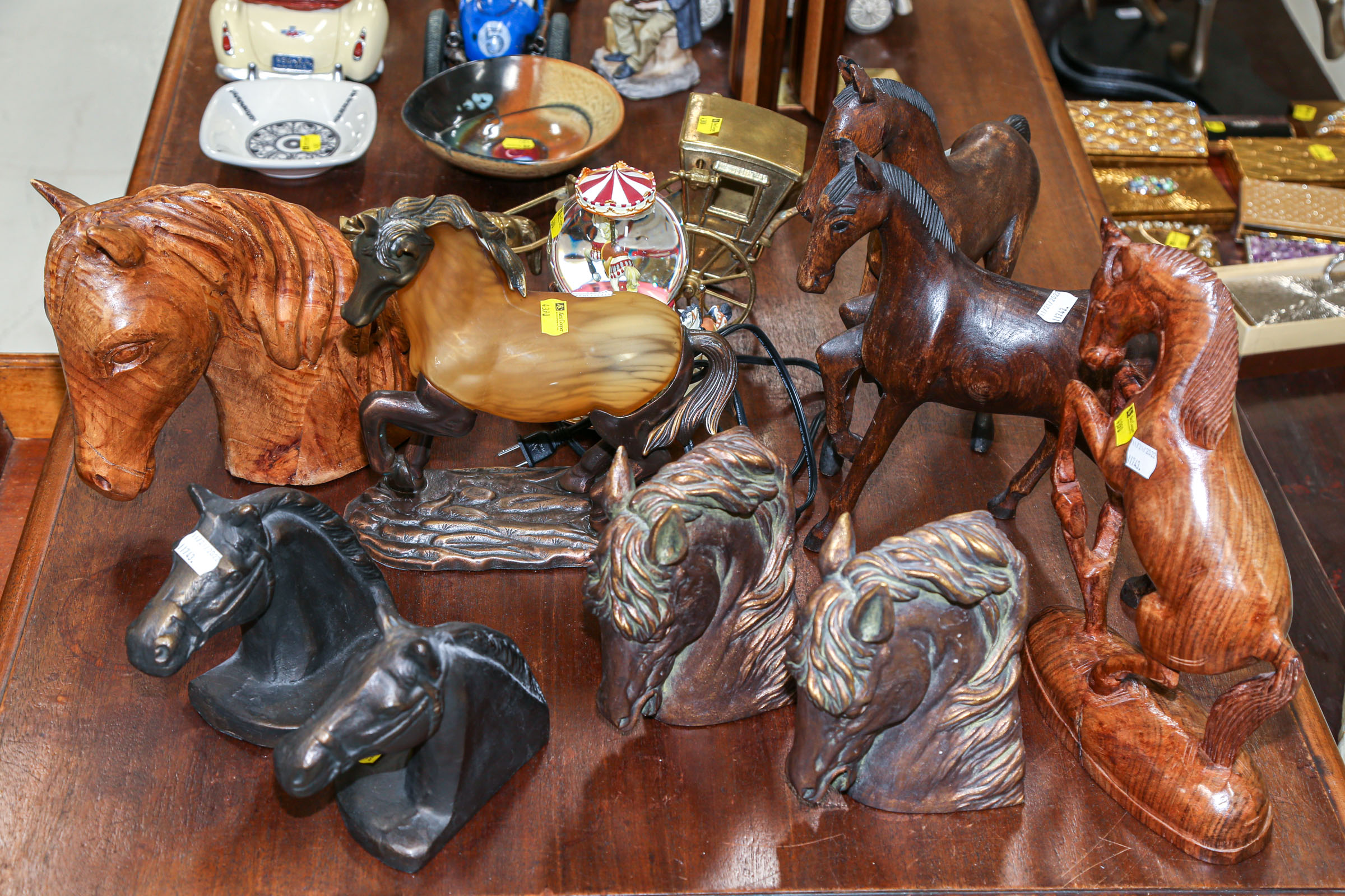 GROUP OF HORSE-THEMED ITEMS