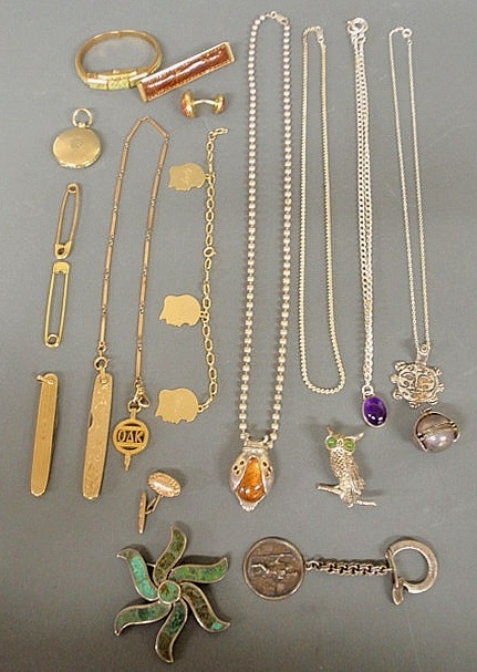 Group of jewelry and accessories to