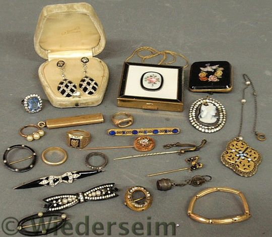 Group of jewelry and accessories TI