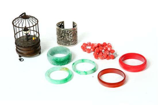 GROUP OF JEWELRY AND AUTOMATON. 
