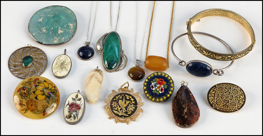 GROUP OF JEWELRY. Comprising a
