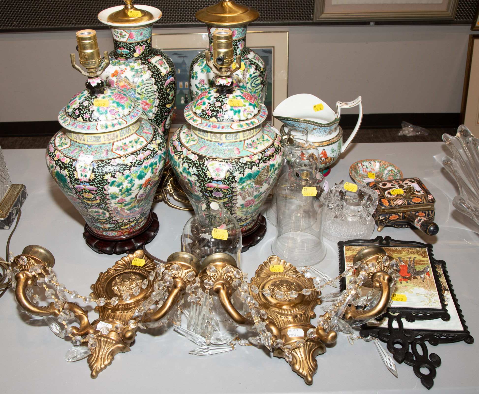 GROUP OF LIGHTING & DECORATIVE