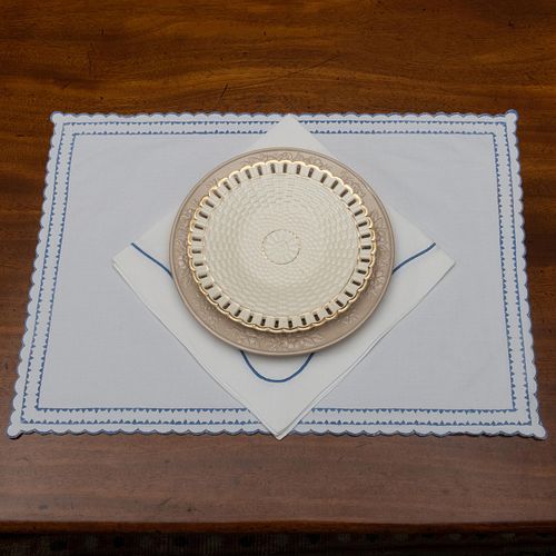 GROUP OF LINENS EMBROIDERED IN