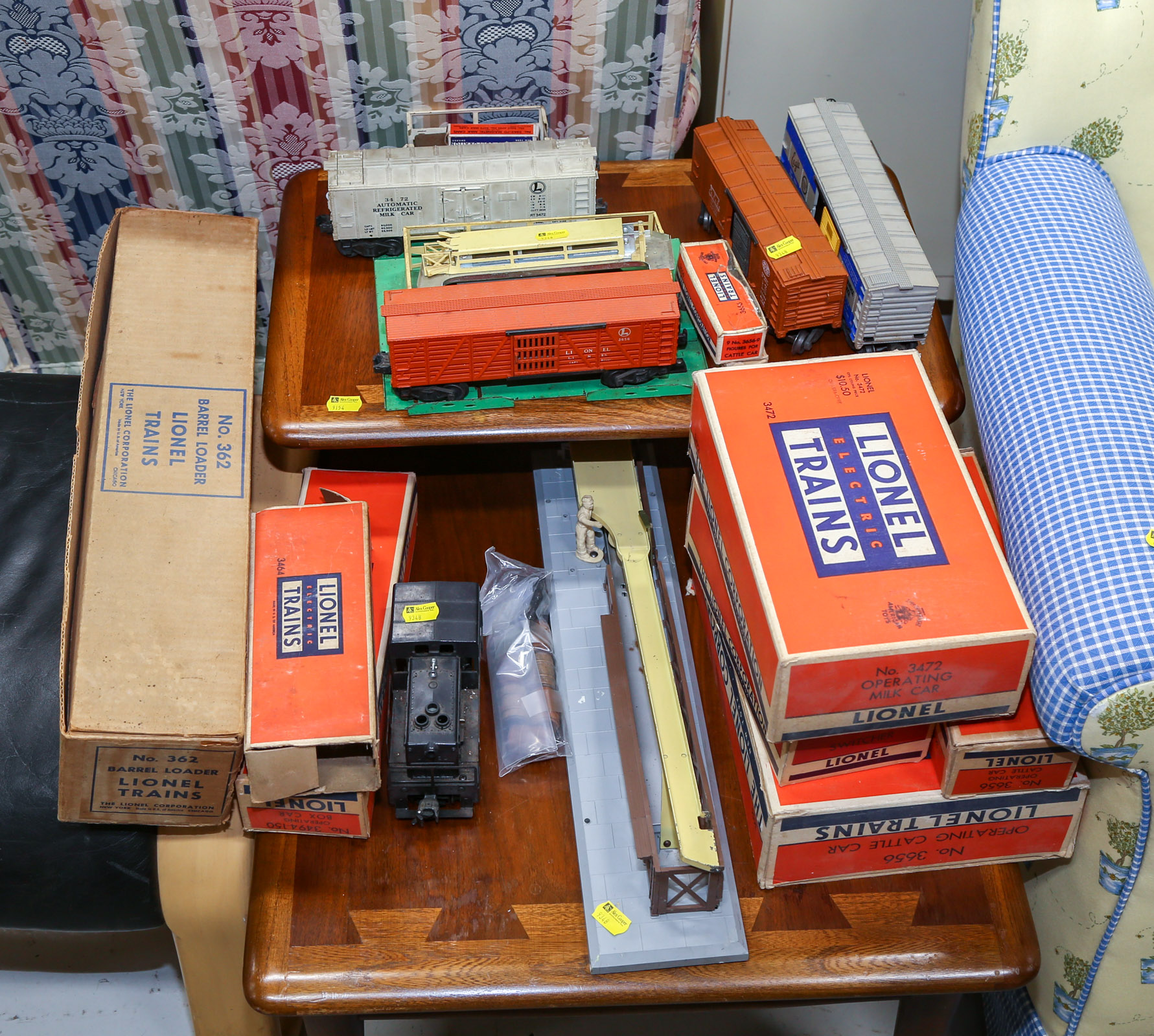 GROUP OF LIONEL MECHANICAL CARS &