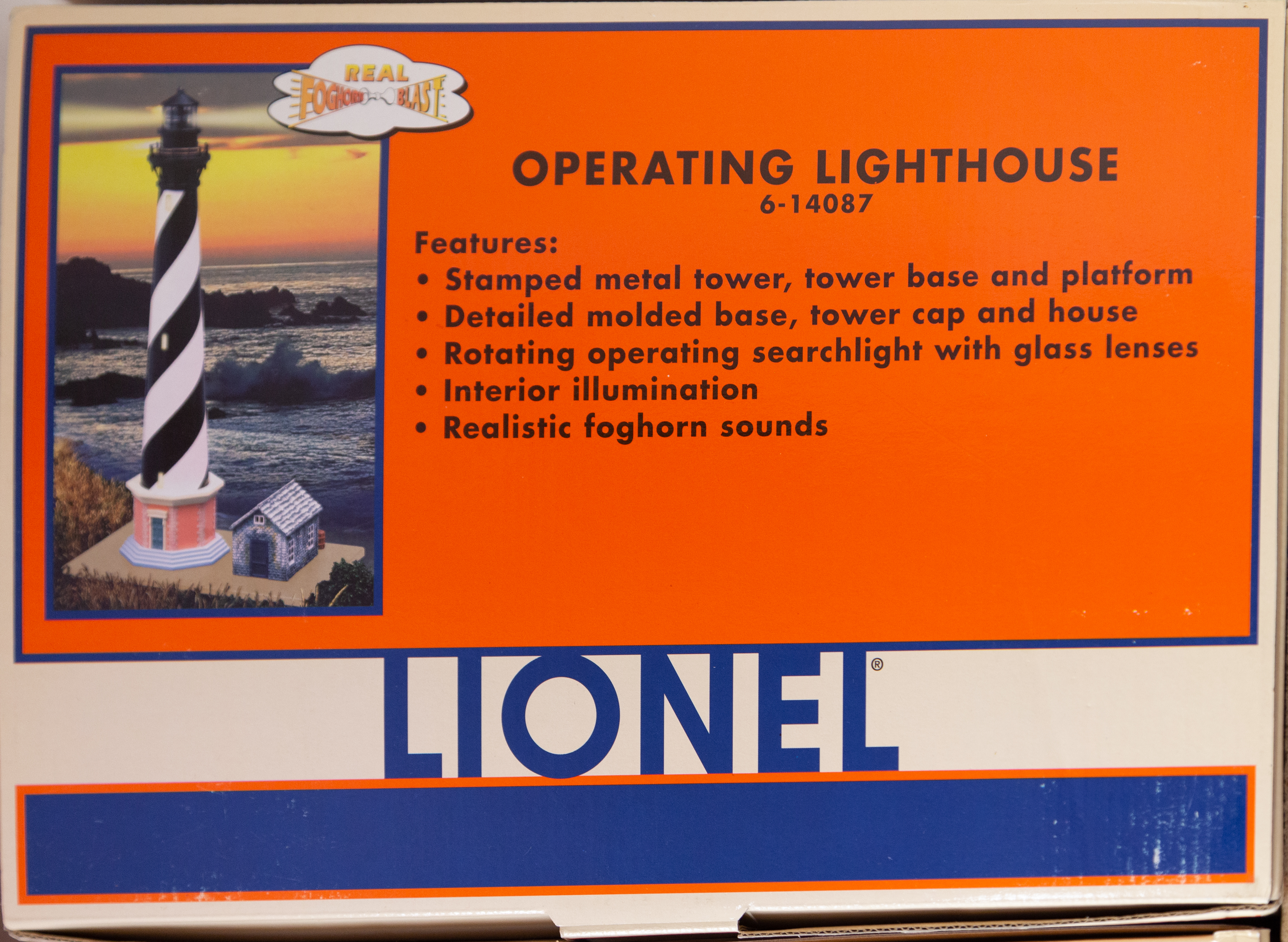 GROUP OF LIONEL TRAIN ACCESSORIES